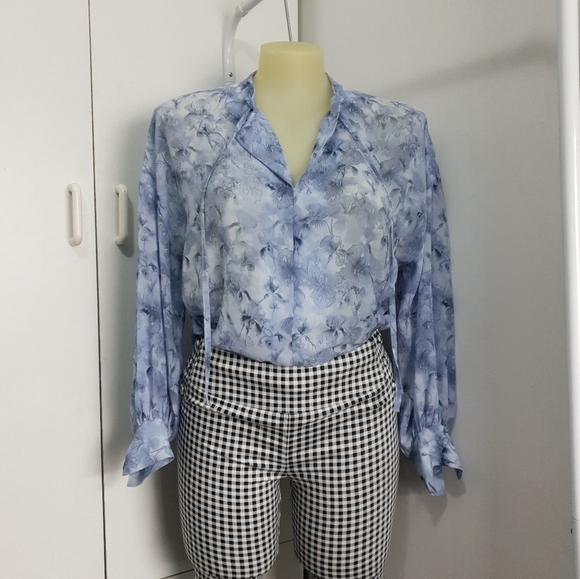 Aus 16 Basque Curve Blue-Grey Abstract Floral Long Sleeve V Neck Blouse - Picture 4 of 16